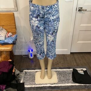 Nine West Blue Abstract Capris
Nine West Blue/Grayish Floral Abstract Capris